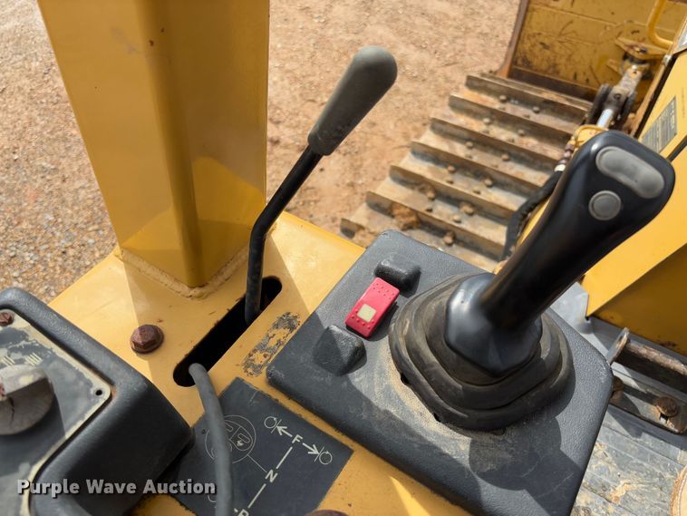 image for item FB3174 2002 Caterpillar D5G dozer