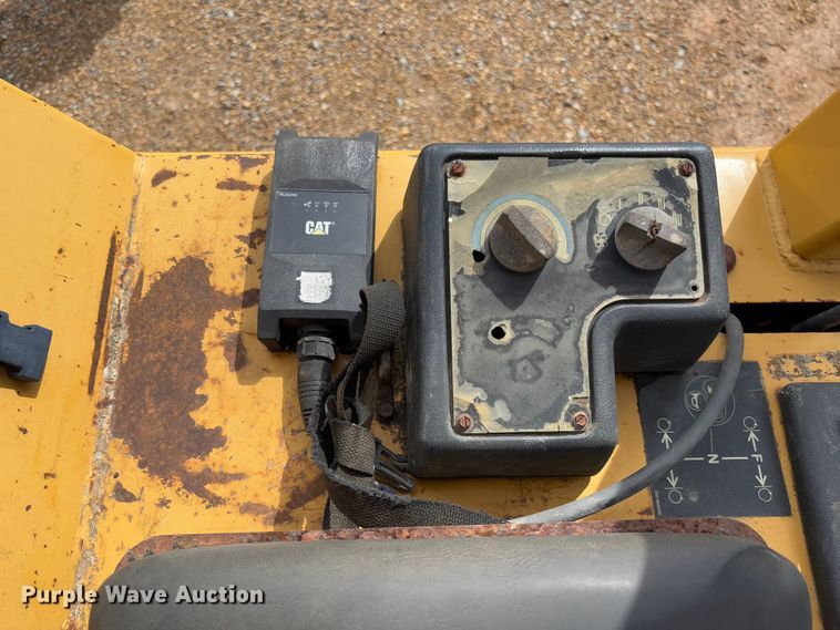 image for item FB3174 2002 Caterpillar D5G dozer