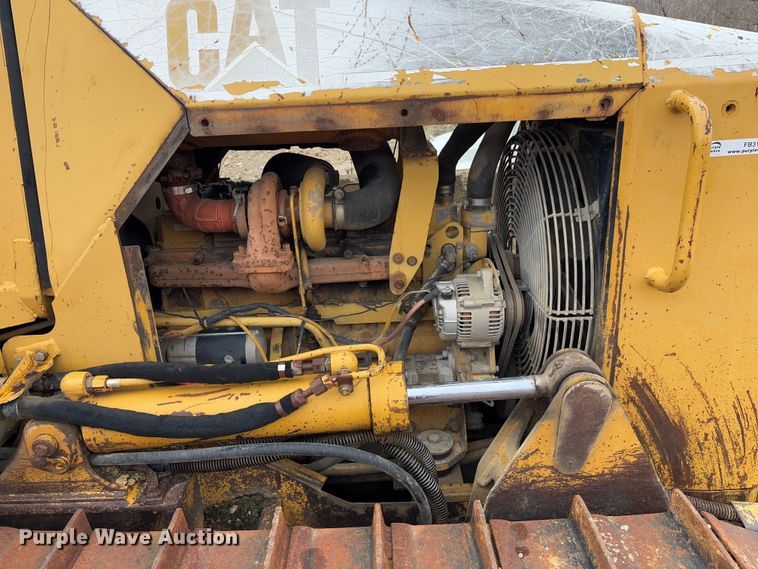 image for item FB3174 2002 Caterpillar D5G dozer