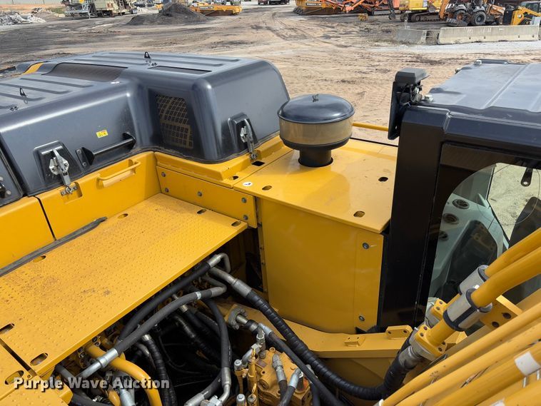 image for item FB3179 2018 Caterpillar 349FL excavator