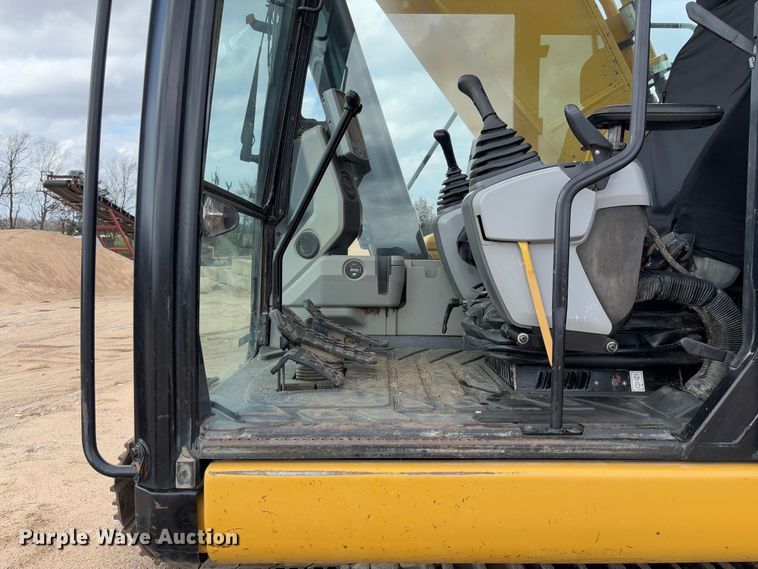 image for item FB3179 2018 Caterpillar 349FL excavator