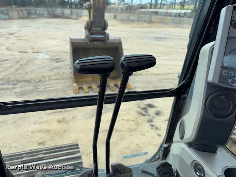 image for item FB3179 2018 Caterpillar 349FL excavator