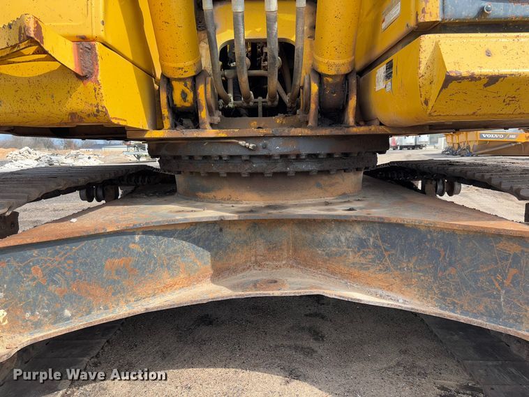 image for item FB3180 2016 Komatsu PC240LC-11 excavator