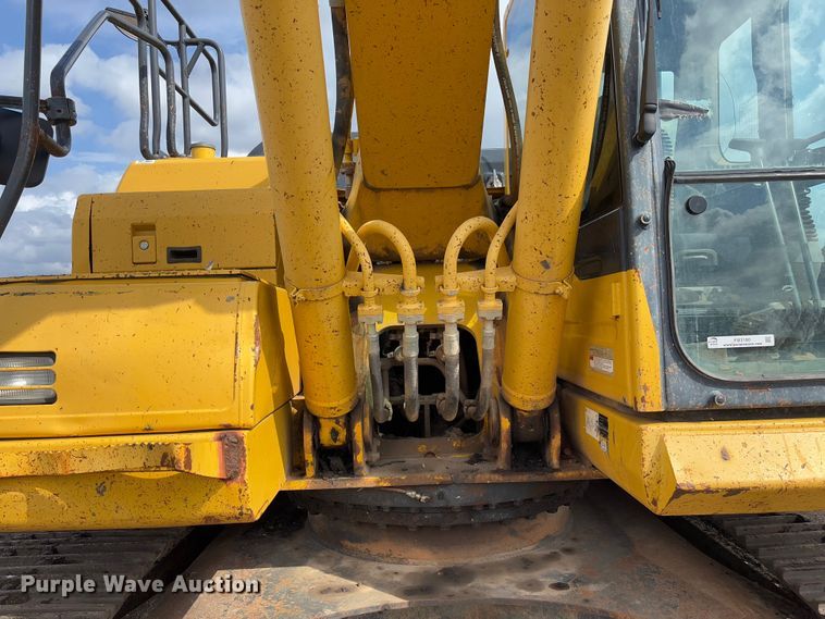 image for item FB3180 2016 Komatsu PC240LC-11 excavator