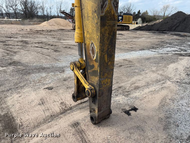 image for item FB3180 2016 Komatsu PC240LC-11 excavator
