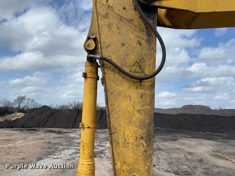 image for item FB3180 2016 Komatsu PC240LC-11 excavator