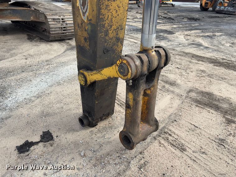 image for item FB3180 2016 Komatsu PC240LC-11 excavator