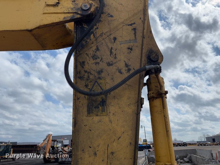 image for item FB3180 2016 Komatsu PC240LC-11 excavator