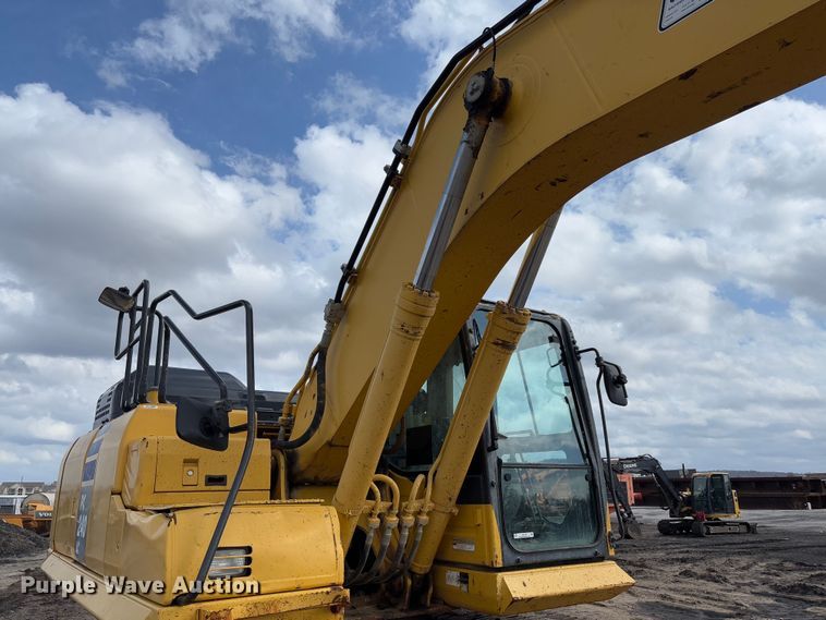 image for item FB3180 2016 Komatsu PC240LC-11 excavator