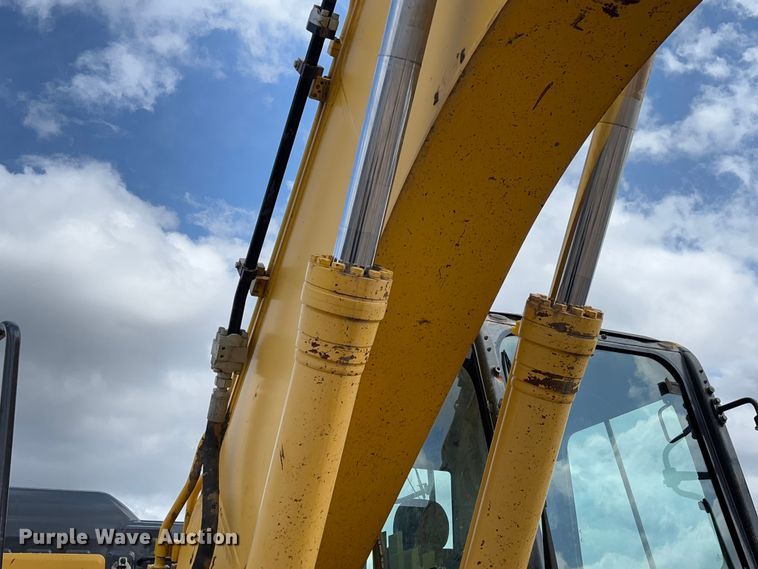 image for item FB3180 2016 Komatsu PC240LC-11 excavator