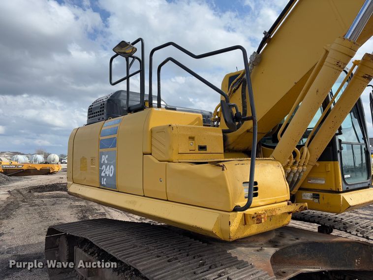 image for item FB3180 2016 Komatsu PC240LC-11 excavator