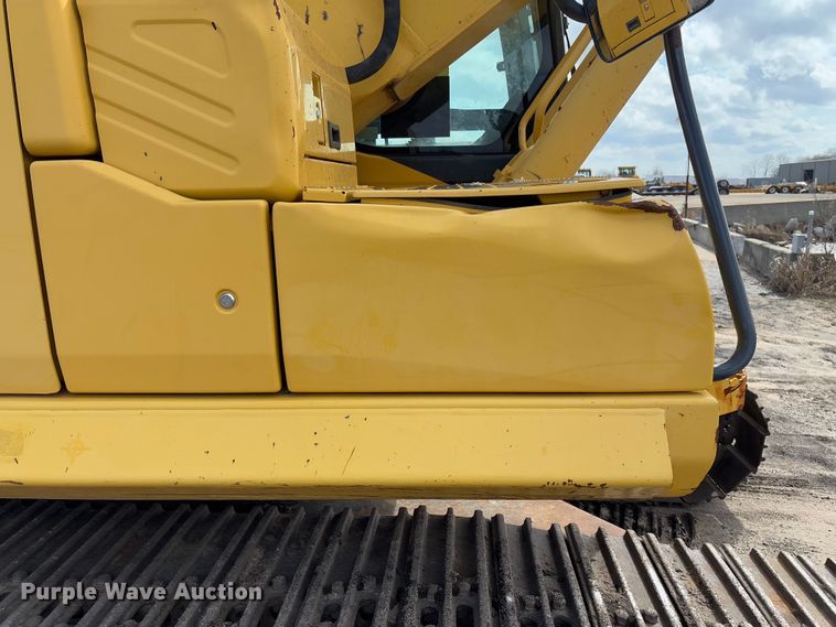 image for item FB3180 2016 Komatsu PC240LC-11 excavator