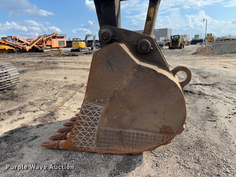 image for item FB3180 2016 Komatsu PC240LC-11 excavator