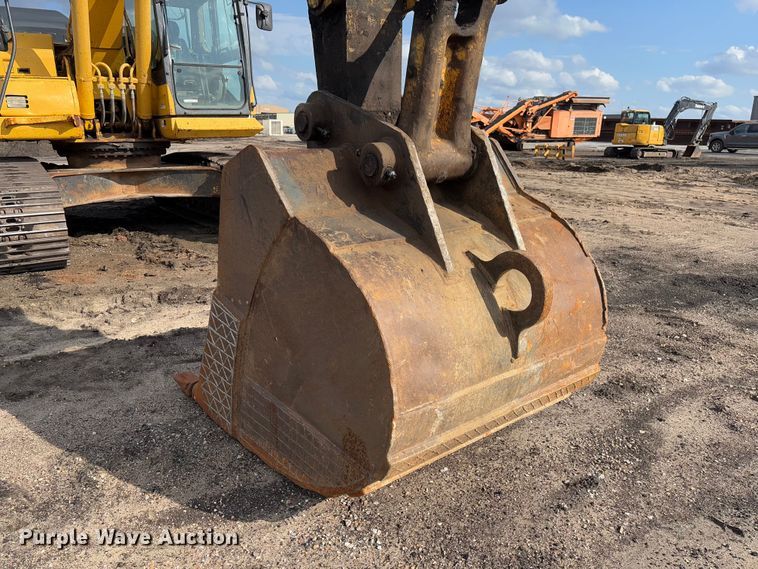 image for item FB3180 2016 Komatsu PC240LC-11 excavator