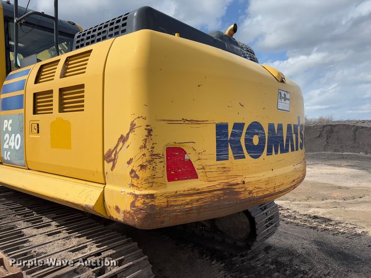 image for item FB3180 2016 Komatsu PC240LC-11 excavator