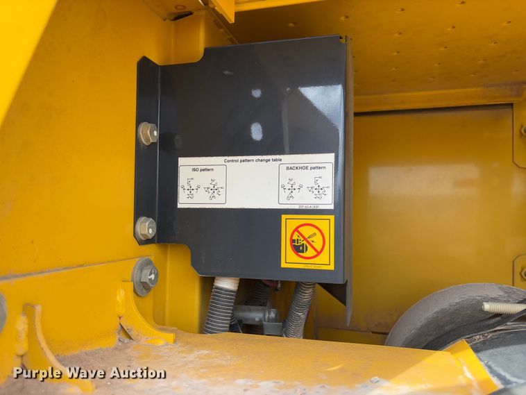 image for item FB3180 2016 Komatsu PC240LC-11 excavator
