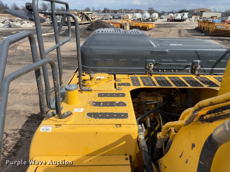 image for item FB3180 2016 Komatsu PC240LC-11 excavator