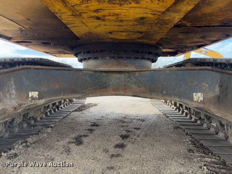 image for item FB3180 2016 Komatsu PC240LC-11 excavator