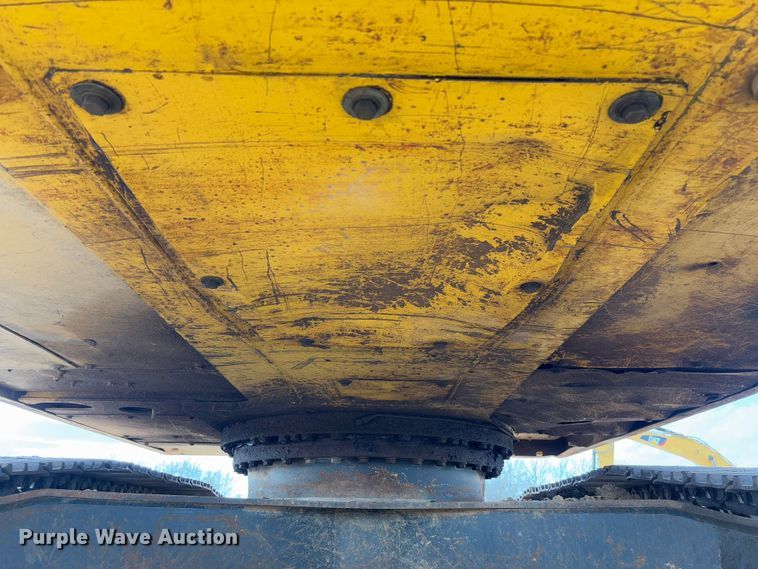 image for item FB3180 2016 Komatsu PC240LC-11 excavator