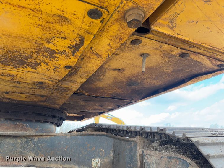 image for item FB3180 2016 Komatsu PC240LC-11 excavator