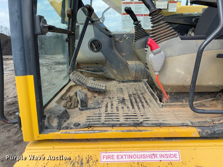 image for item FB3180 2016 Komatsu PC240LC-11 excavator