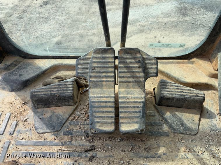 image for item FB3180 2016 Komatsu PC240LC-11 excavator