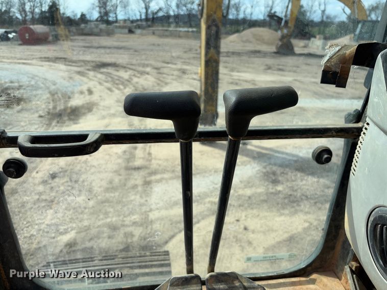 image for item FB3180 2016 Komatsu PC240LC-11 excavator