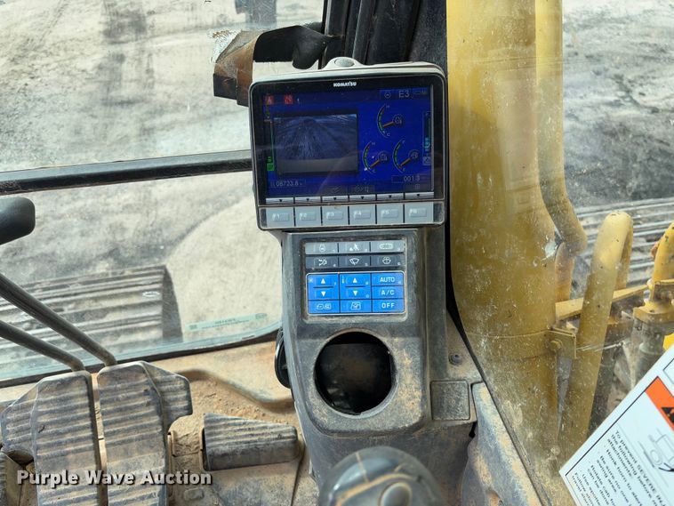image for item FB3180 2016 Komatsu PC240LC-11 excavator