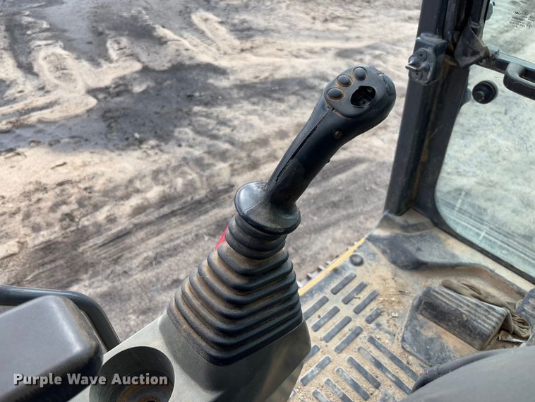 image for item FB3180 2016 Komatsu PC240LC-11 excavator