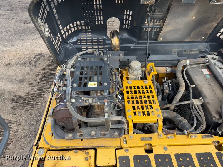 image for item FB3180 2016 Komatsu PC240LC-11 excavator