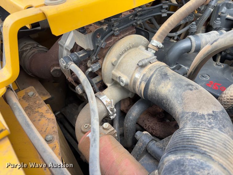 image for item FB3180 2016 Komatsu PC240LC-11 excavator