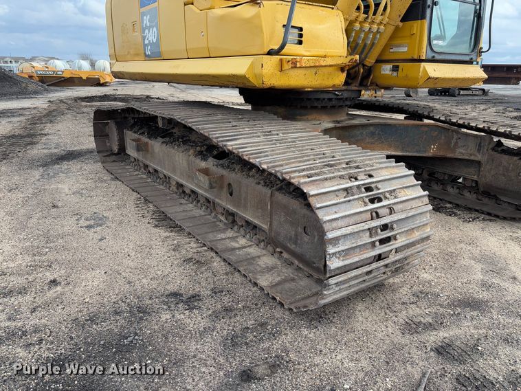 image for item FB3180 2016 Komatsu PC240LC-11 excavator