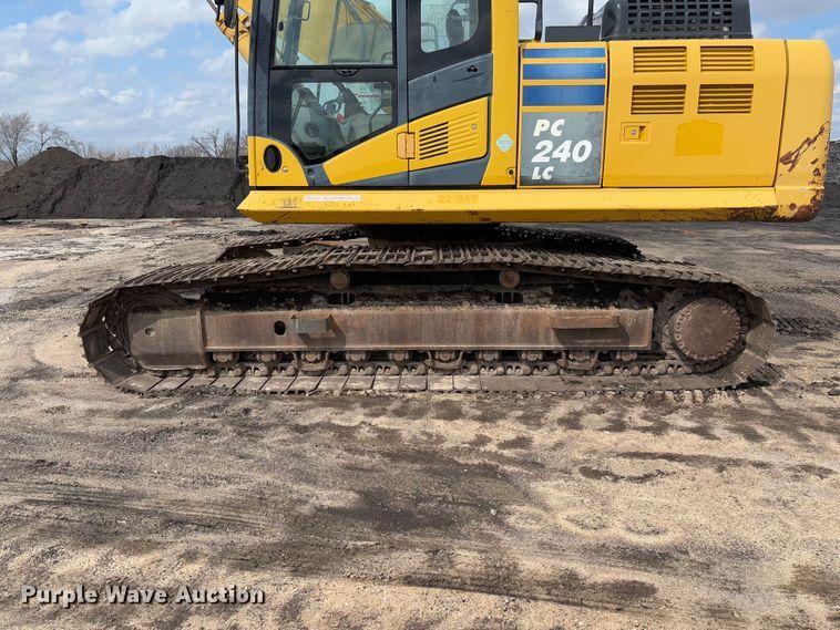 image for item FB3180 2016 Komatsu PC240LC-11 excavator