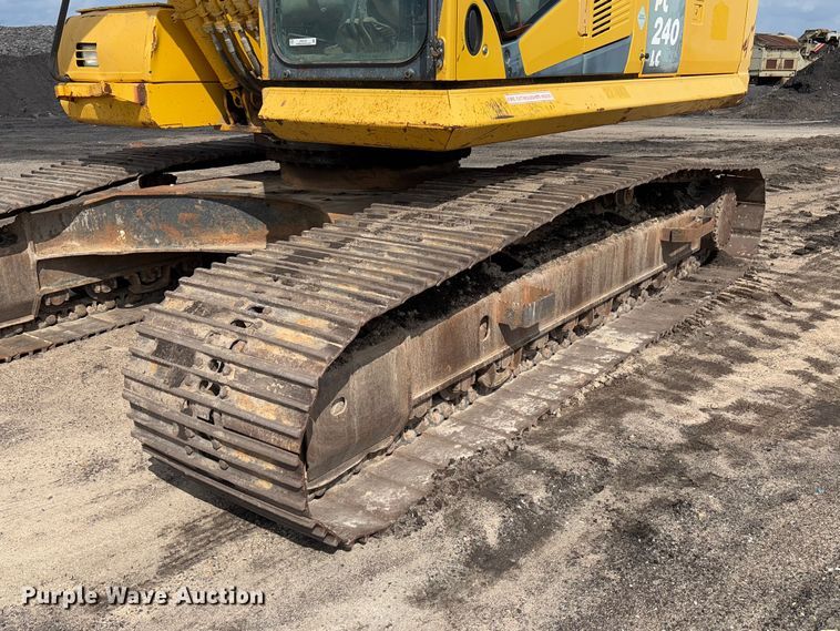 image for item FB3180 2016 Komatsu PC240LC-11 excavator
