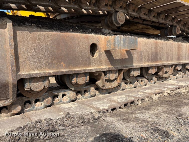 image for item FB3180 2016 Komatsu PC240LC-11 excavator