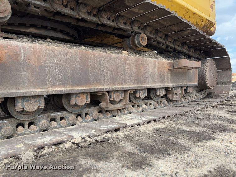 image for item FB3180 2016 Komatsu PC240LC-11 excavator