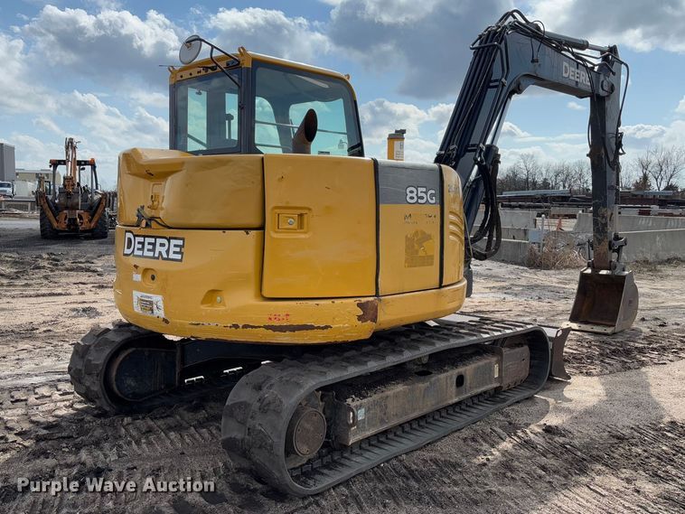 image for item FB3181 2020 John Deere 85G mini excavator