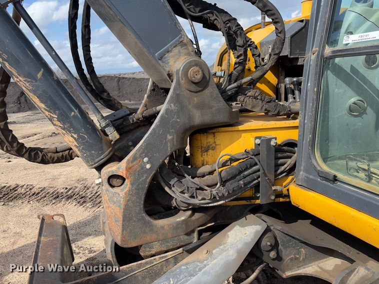 image for item FB3181 2020 John Deere 85G mini excavator