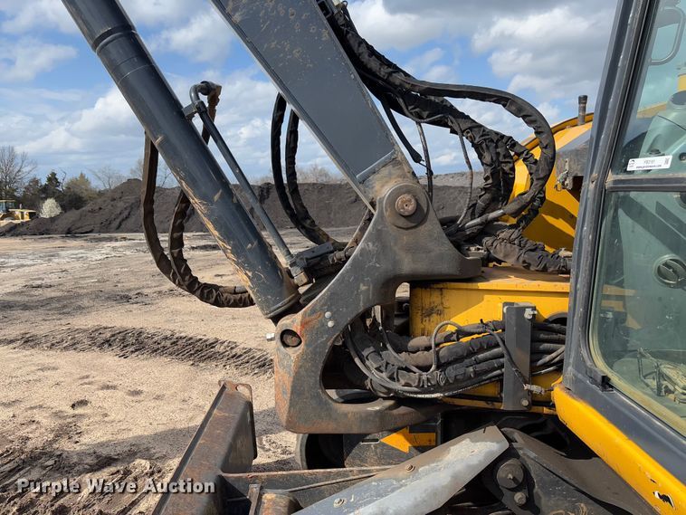 image for item FB3181 2020 John Deere 85G mini excavator