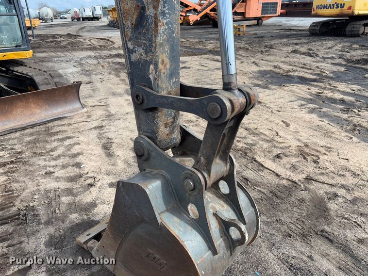 image for item FB3181 2020 John Deere 85G mini excavator