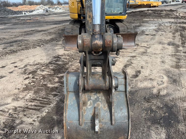 image for item FB3181 2020 John Deere 85G mini excavator