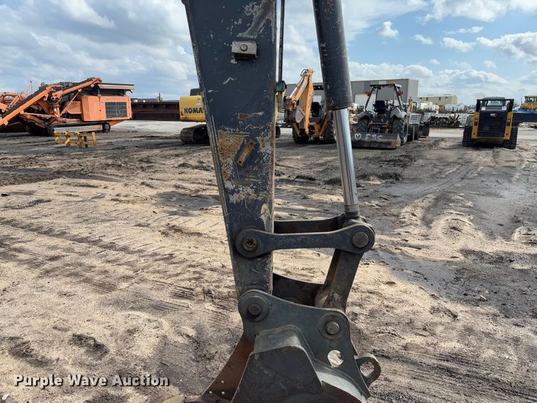 image for item FB3181 2020 John Deere 85G mini excavator