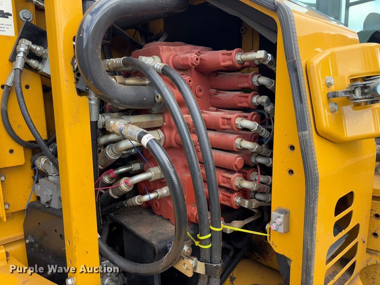 image for item FB3181 2020 John Deere 85G mini excavator