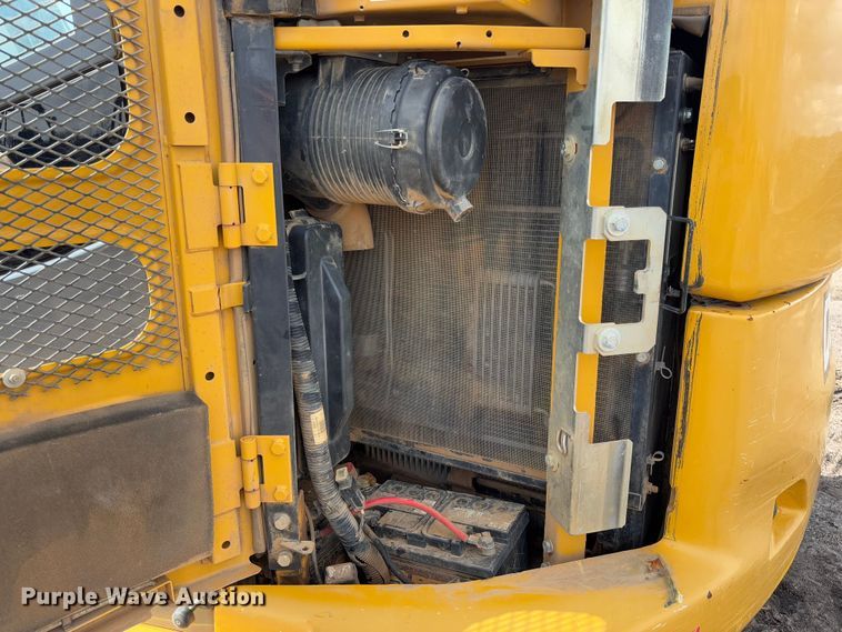 image for item FB3181 2020 John Deere 85G mini excavator