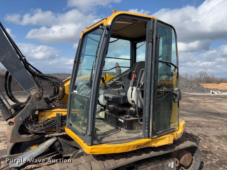 image for item FB3181 2020 John Deere 85G mini excavator