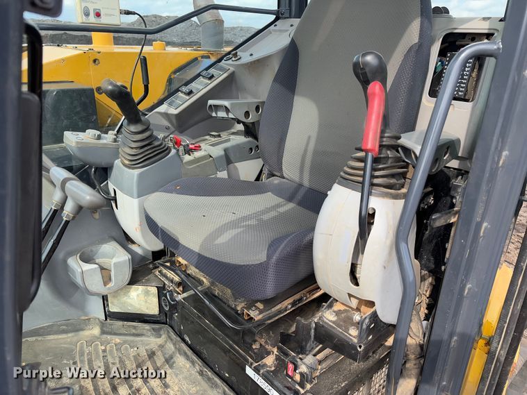 image for item FB3181 2020 John Deere 85G mini excavator