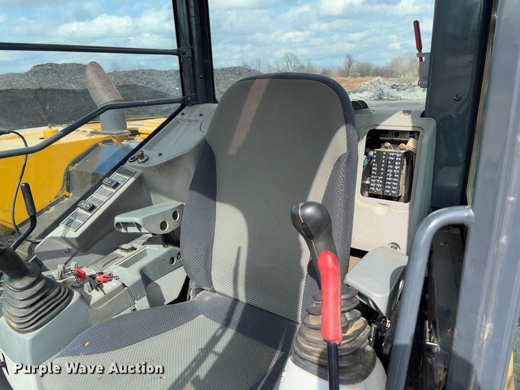 image for item FB3181 2020 John Deere 85G mini excavator