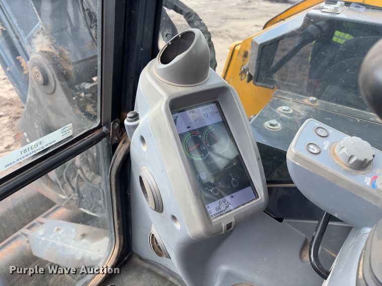 image for item FB3181 2020 John Deere 85G mini excavator