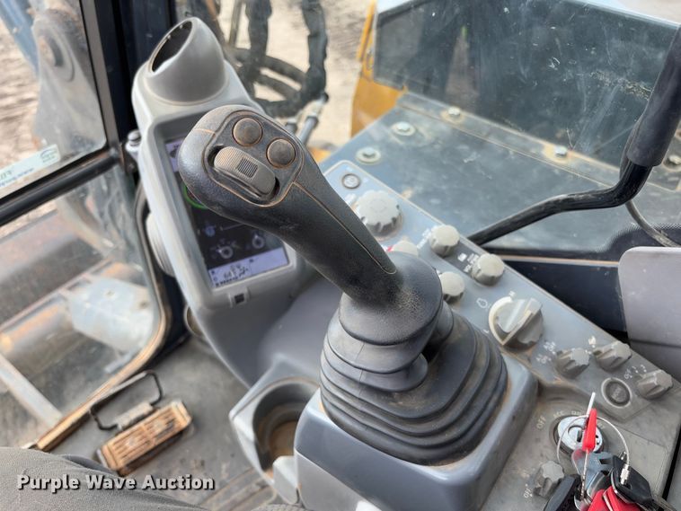 image for item FB3181 2020 John Deere 85G mini excavator