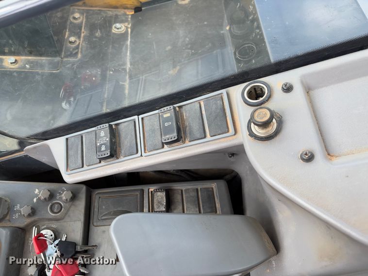 image for item FB3181 2020 John Deere 85G mini excavator